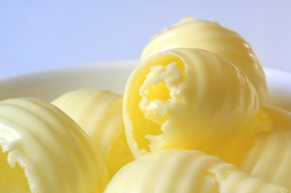http://simplypurelyhealthy.files.wordpress.com/2011/12/butter-or-margarine.jpg